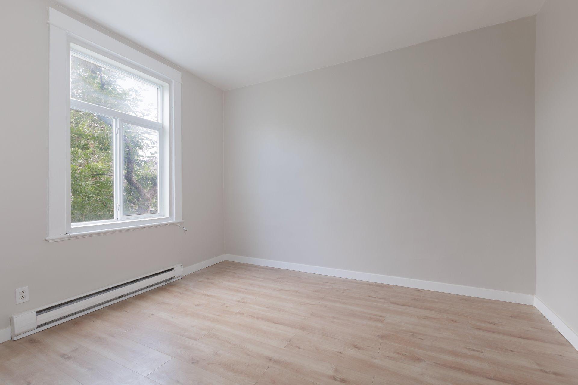 









2028


Rue Jacques-Hertel

,
Montréal (Le Sud-Ouest),




QC
H4E1R1

