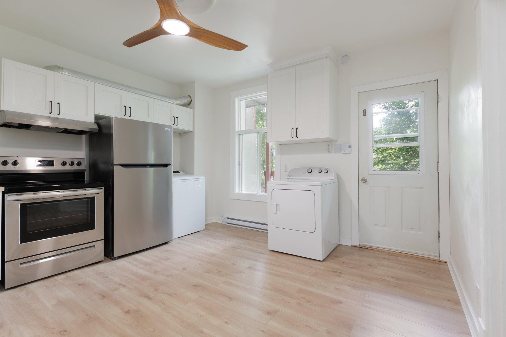 









2028


Rue Jacques-Hertel

,
Montréal (Le Sud-Ouest),




QC
H4E1R1

