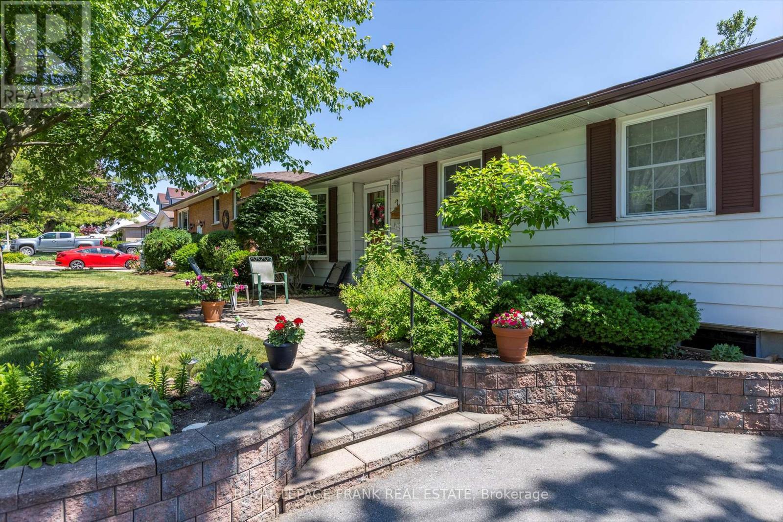 












110 GREENHILL DRIVE

,
Peterborough West (Central),




Ontario
K9J6E4

