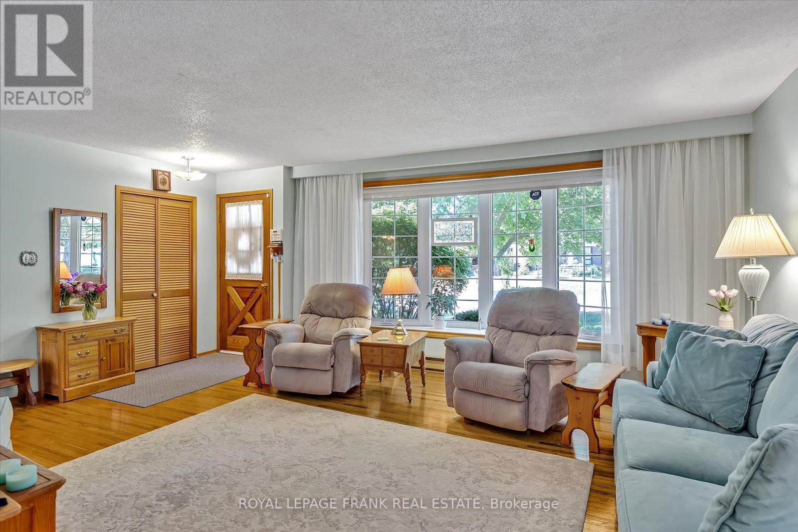 












110 GREENHILL DRIVE

,
Peterborough West (Central),




Ontario
K9J6E4

