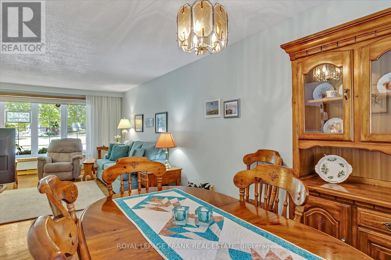 












110 GREENHILL DRIVE

,
Peterborough West (Central),




Ontario
K9J6E4

