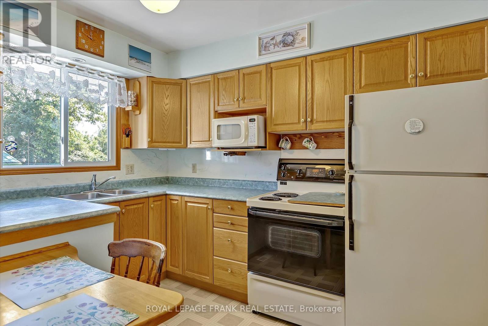 












110 GREENHILL DRIVE

,
Peterborough West (Central),




Ontario
K9J6E4

