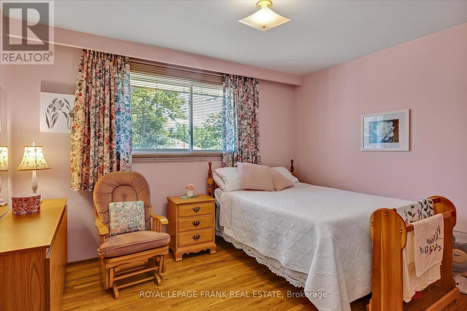












110 GREENHILL DRIVE

,
Peterborough West (Central),




Ontario
K9J6E4

