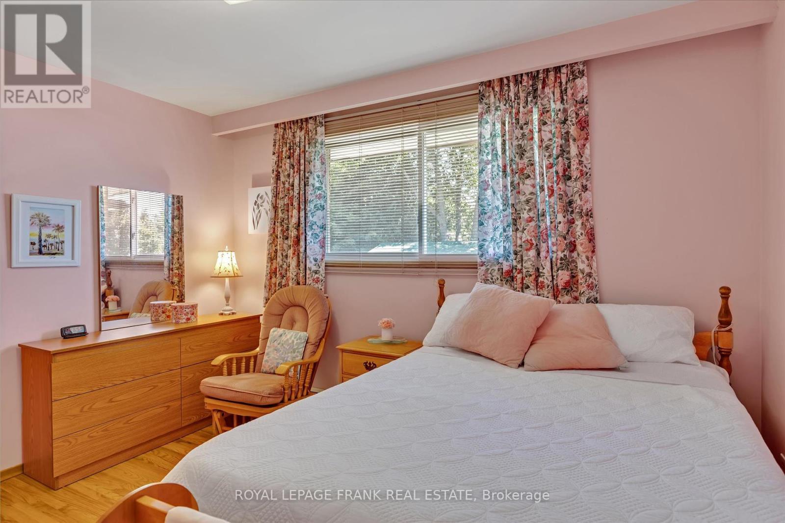 












110 GREENHILL DRIVE

,
Peterborough West (Central),




Ontario
K9J6E4

