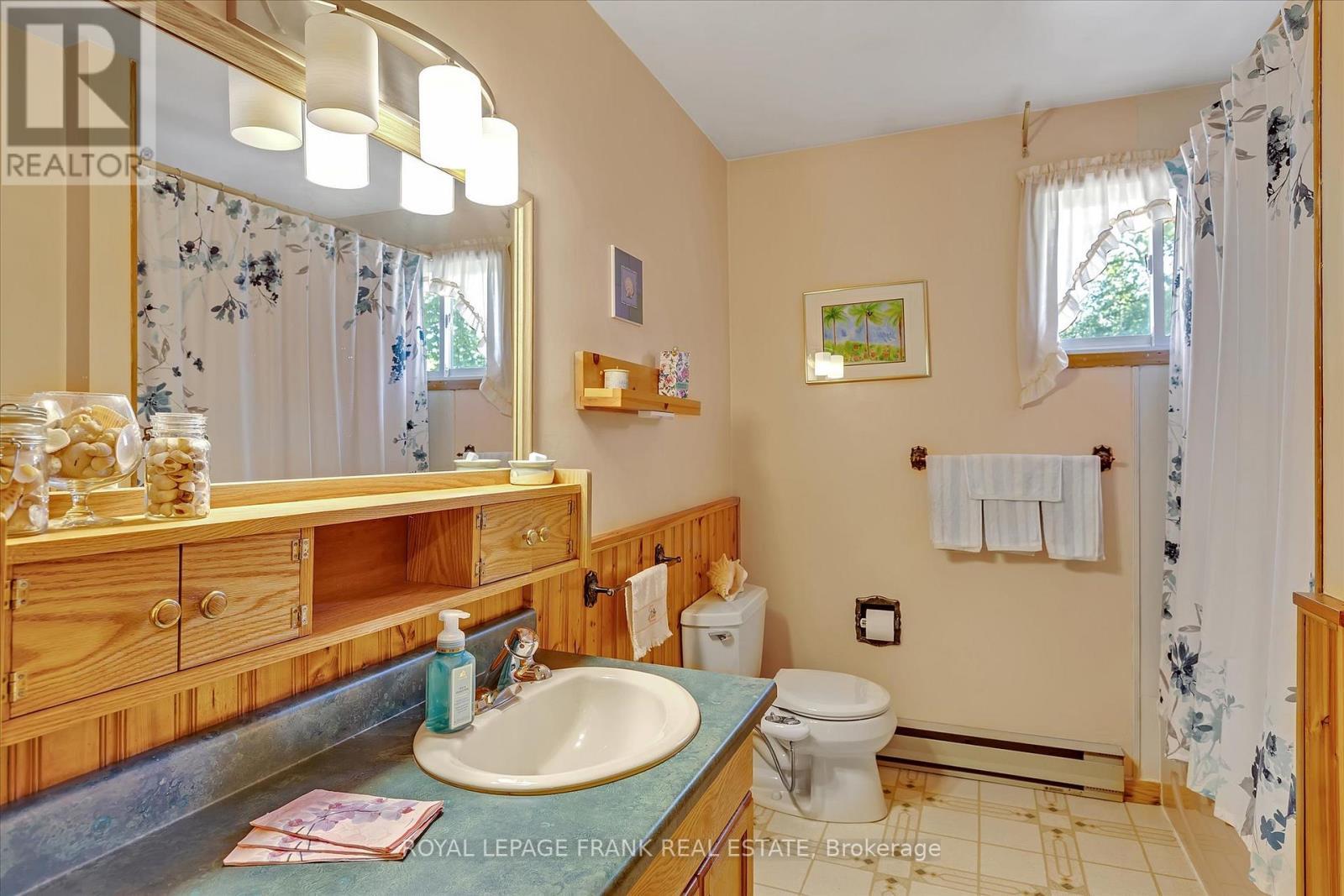 












110 GREENHILL DRIVE

,
Peterborough West (Central),




Ontario
K9J6E4

