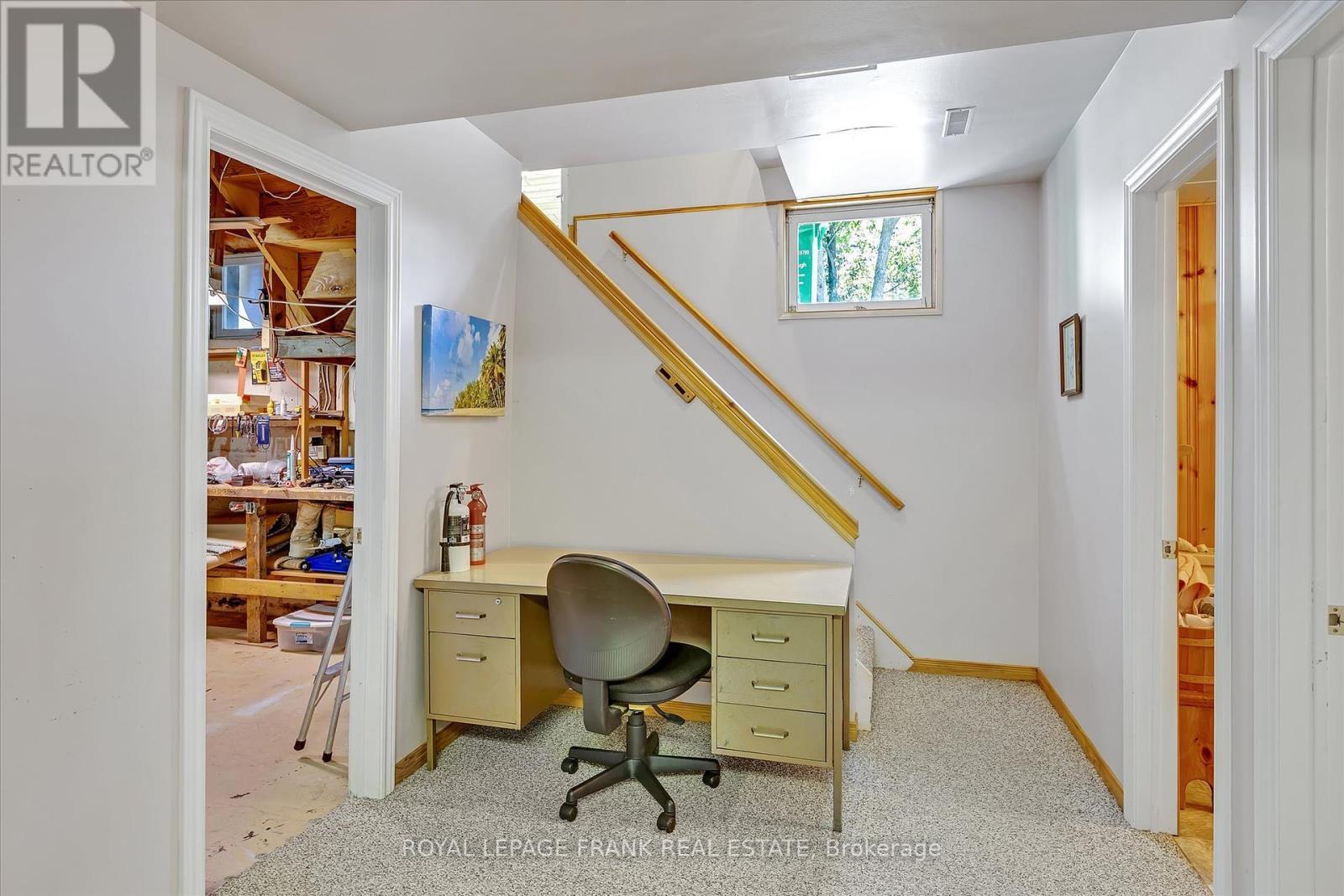 












110 GREENHILL DRIVE

,
Peterborough West (Central),




Ontario
K9J6E4

