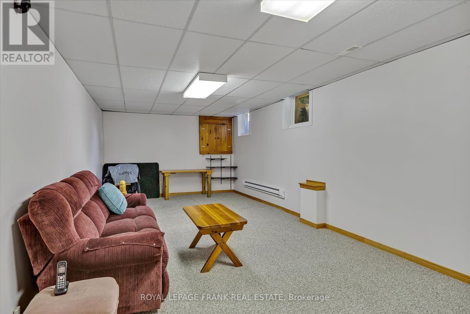 












110 GREENHILL DRIVE

,
Peterborough West (Central),




Ontario
K9J6E4

