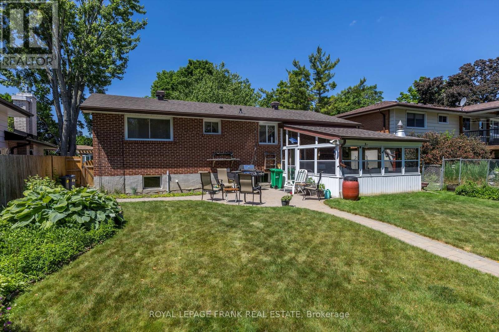 












110 GREENHILL DRIVE

,
Peterborough West (Central),




Ontario
K9J6E4

