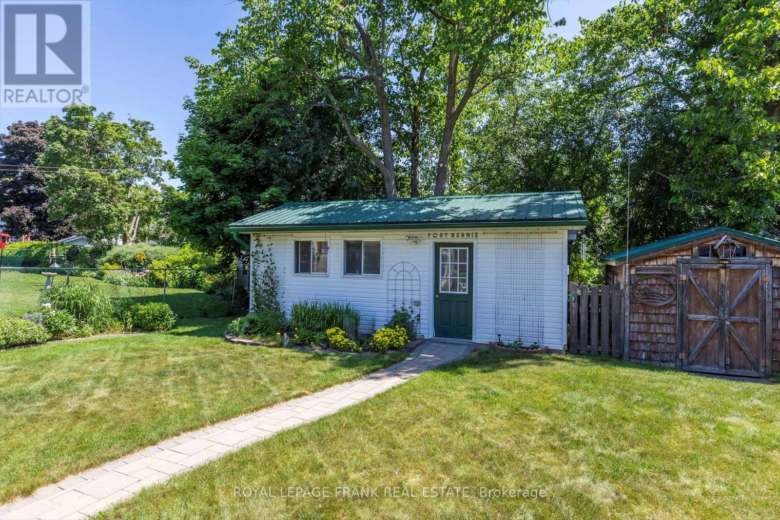 












110 GREENHILL DRIVE

,
Peterborough West (Central),




Ontario
K9J6E4

