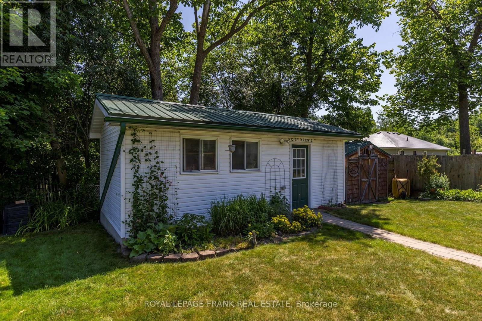 












110 GREENHILL DRIVE

,
Peterborough West (Central),




Ontario
K9J6E4

