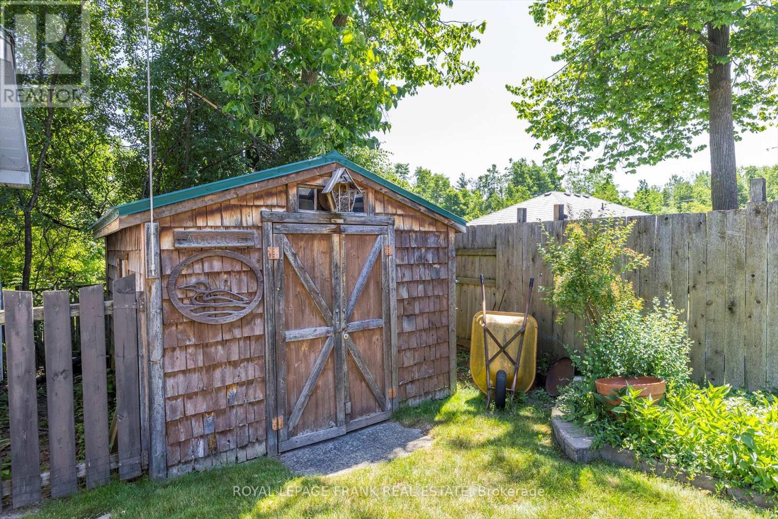 












110 GREENHILL DRIVE

,
Peterborough West (Central),




Ontario
K9J6E4

