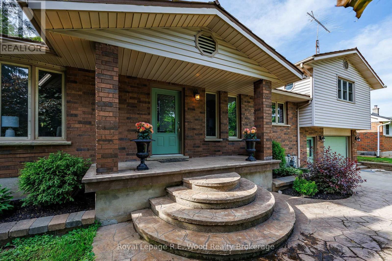 












164047 BROWNSVILLE ROAD

,
South-West Oxford,




Ontario
N4G4G8

