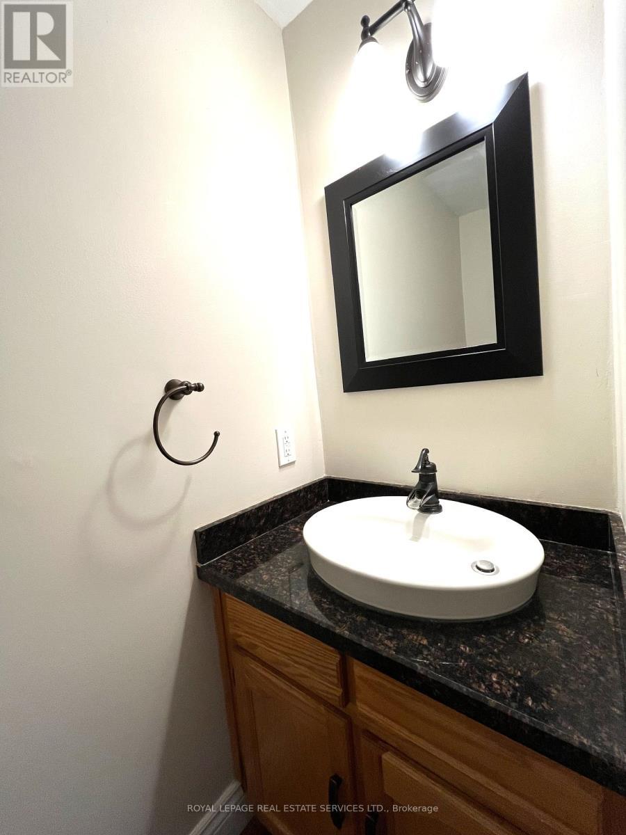 












79 DORIS CRESCENT

,
Newmarket,




Ontario
L3Y7V5

