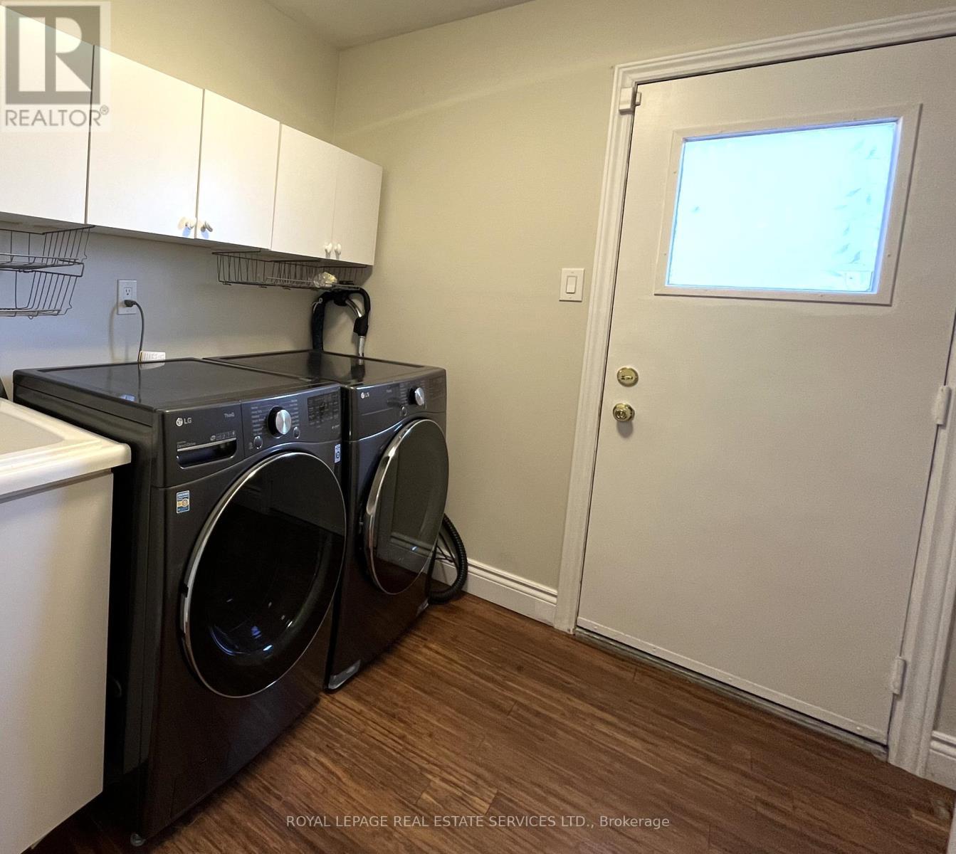 












79 DORIS CRESCENT

,
Newmarket,




Ontario
L3Y7V5

