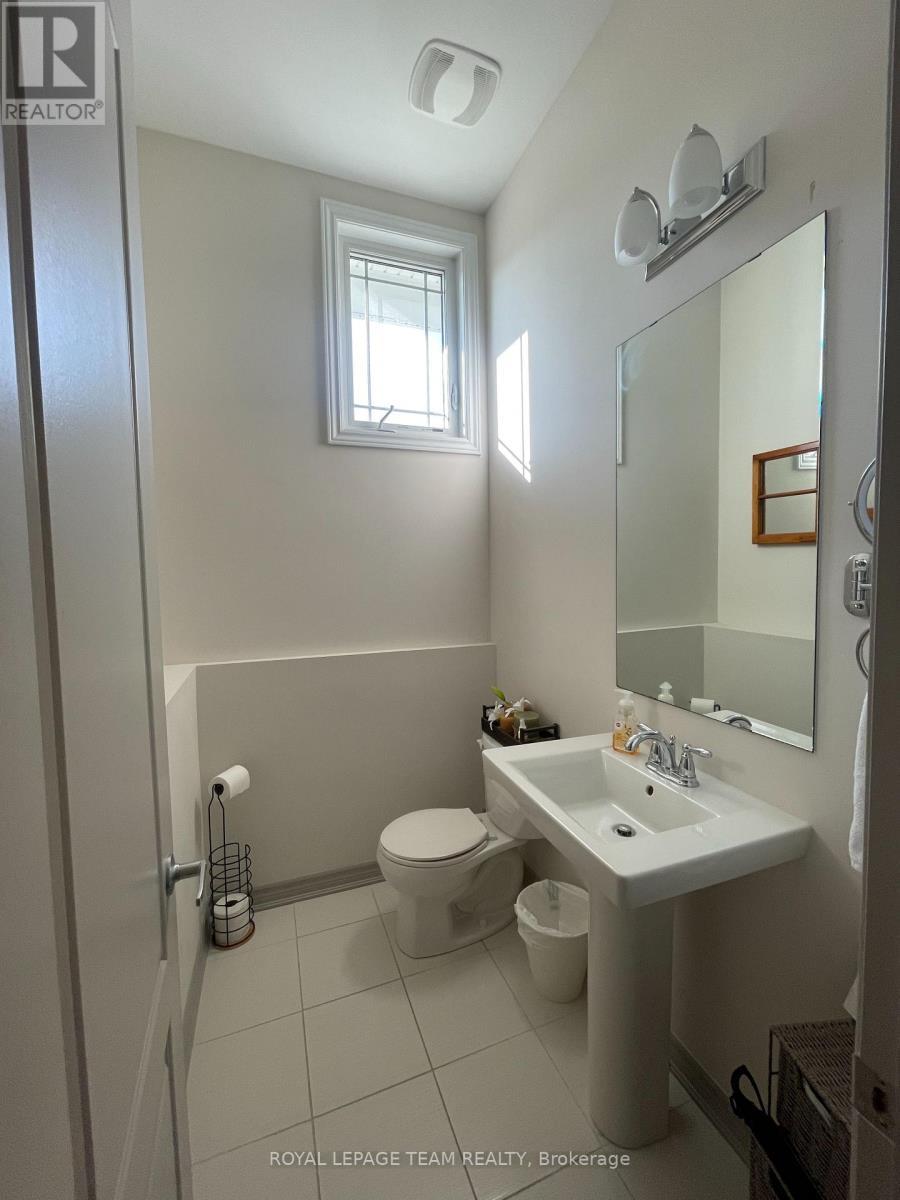 












273 RIVERTREE STREET

,
Ottawa,




Ontario
K2M0J6

