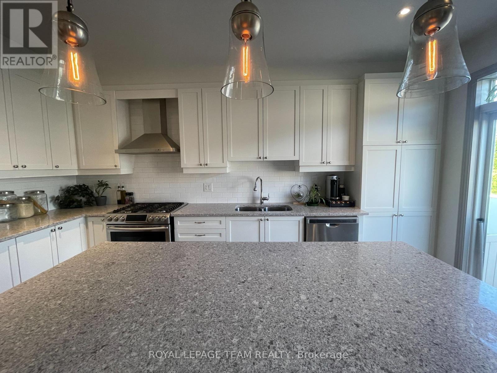












273 RIVERTREE STREET

,
Ottawa,




Ontario
K2M0J6

