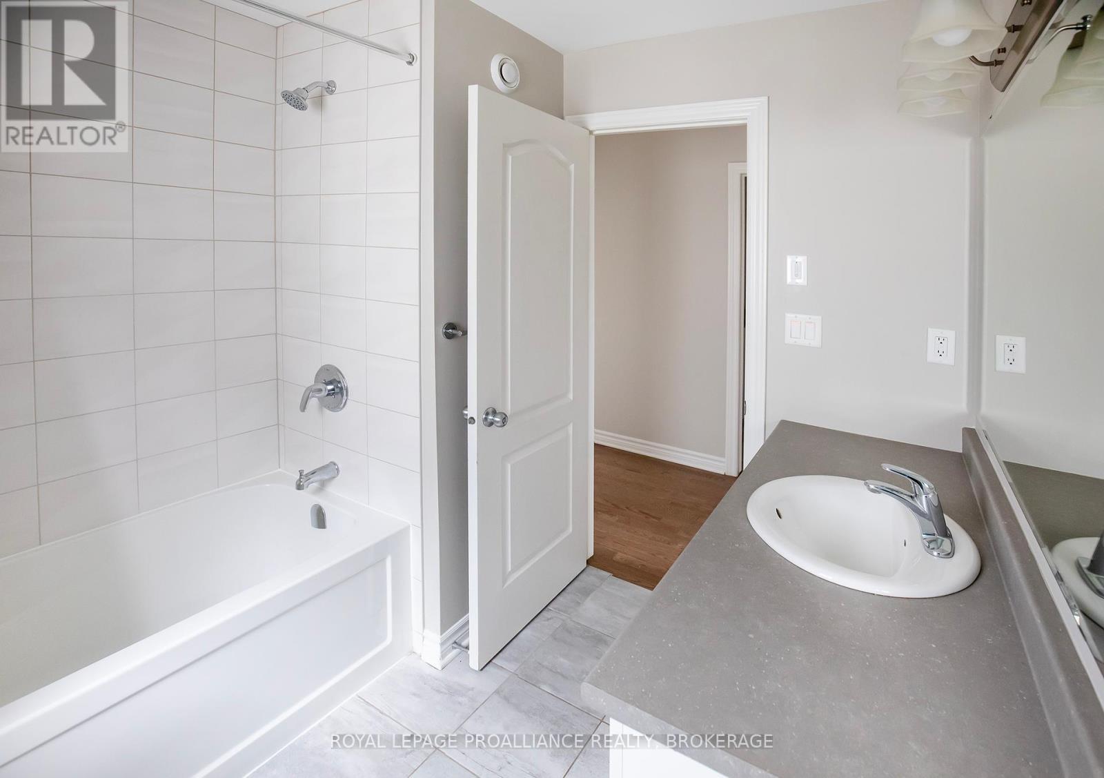 












1099 HORIZON DRIVE

,
Kingston (City Northwest),




Ontario
K7P0M3

