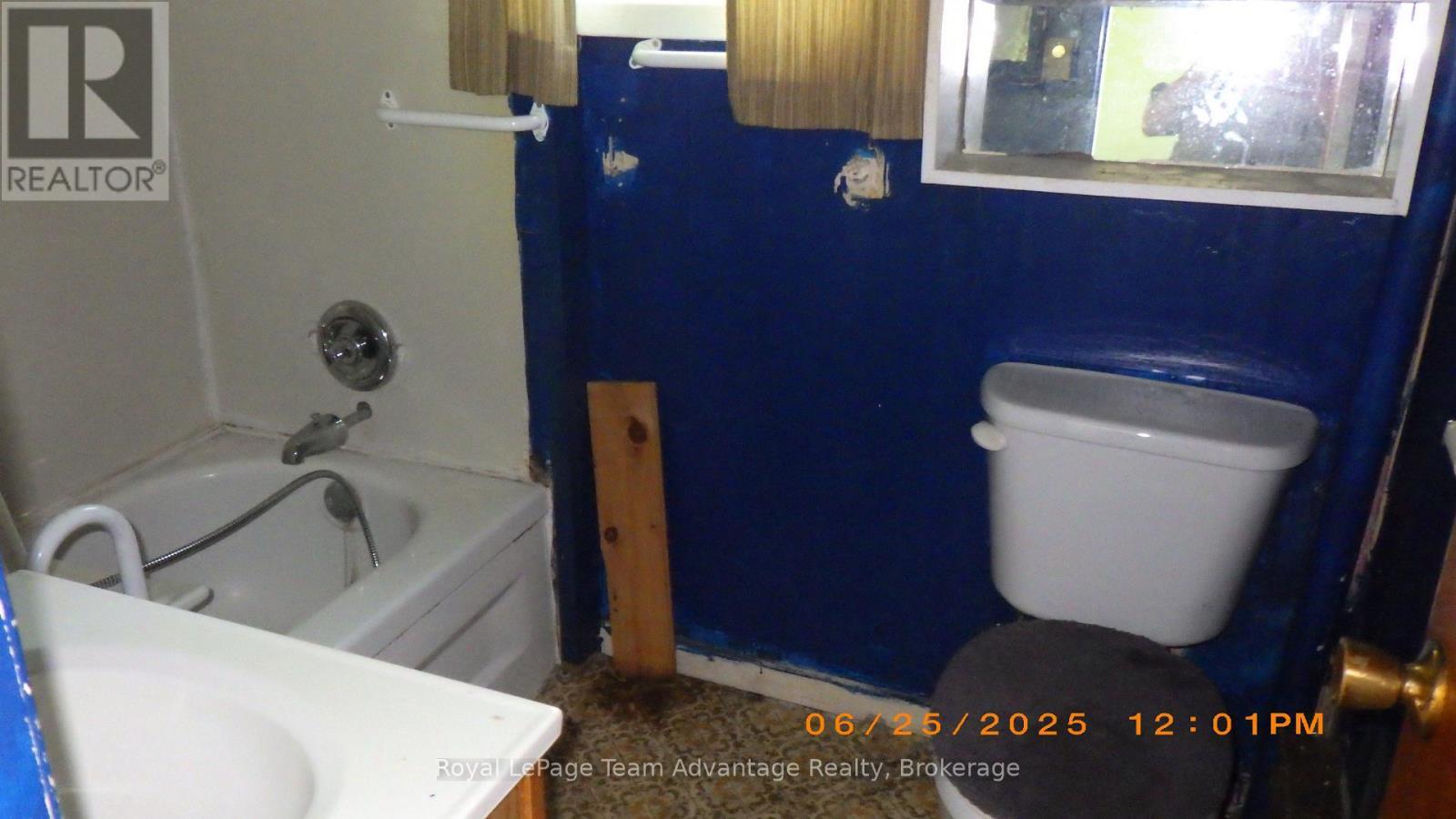 












613 HIGH STREET

,
Georgian Bay (Freeman),




Ontario
P0C1H0

