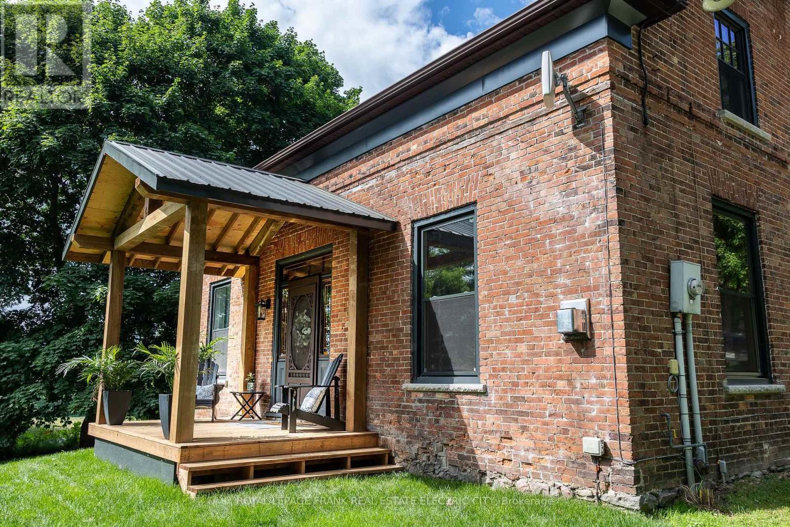 












4242 CEDAR VALLEY ROAD

,
Clarington,




Ontario
L0B1M0

