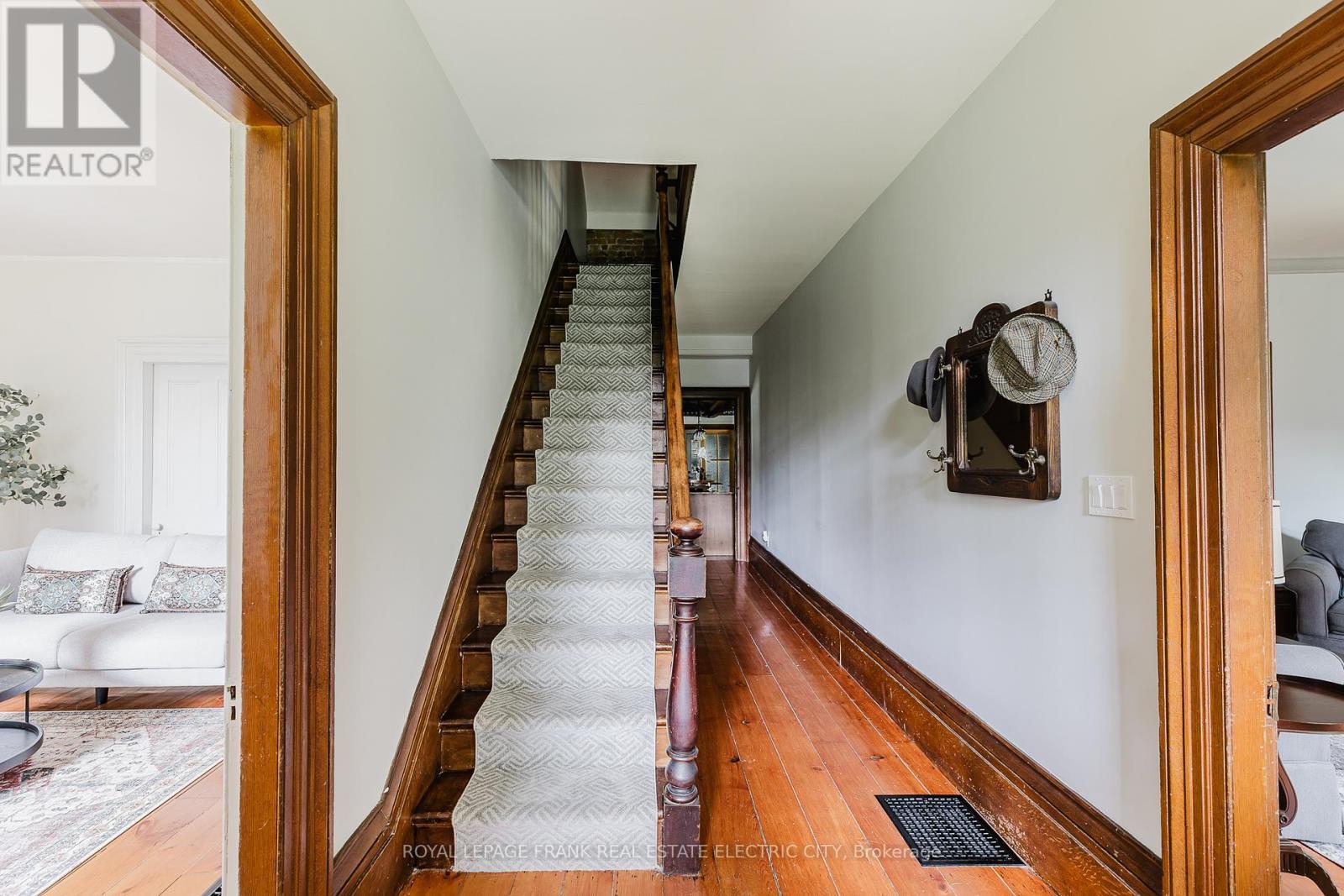 












4242 CEDAR VALLEY ROAD

,
Clarington,




Ontario
L0B1M0

