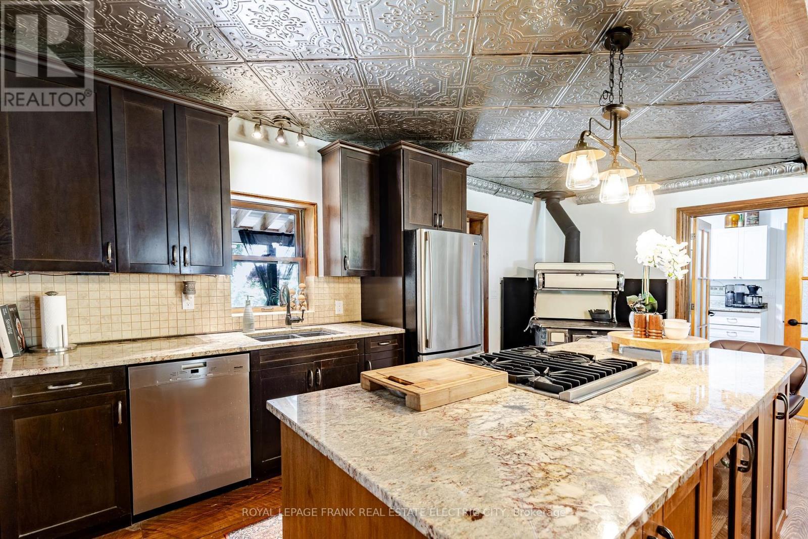 












4242 CEDAR VALLEY ROAD

,
Clarington,




Ontario
L0B1M0

