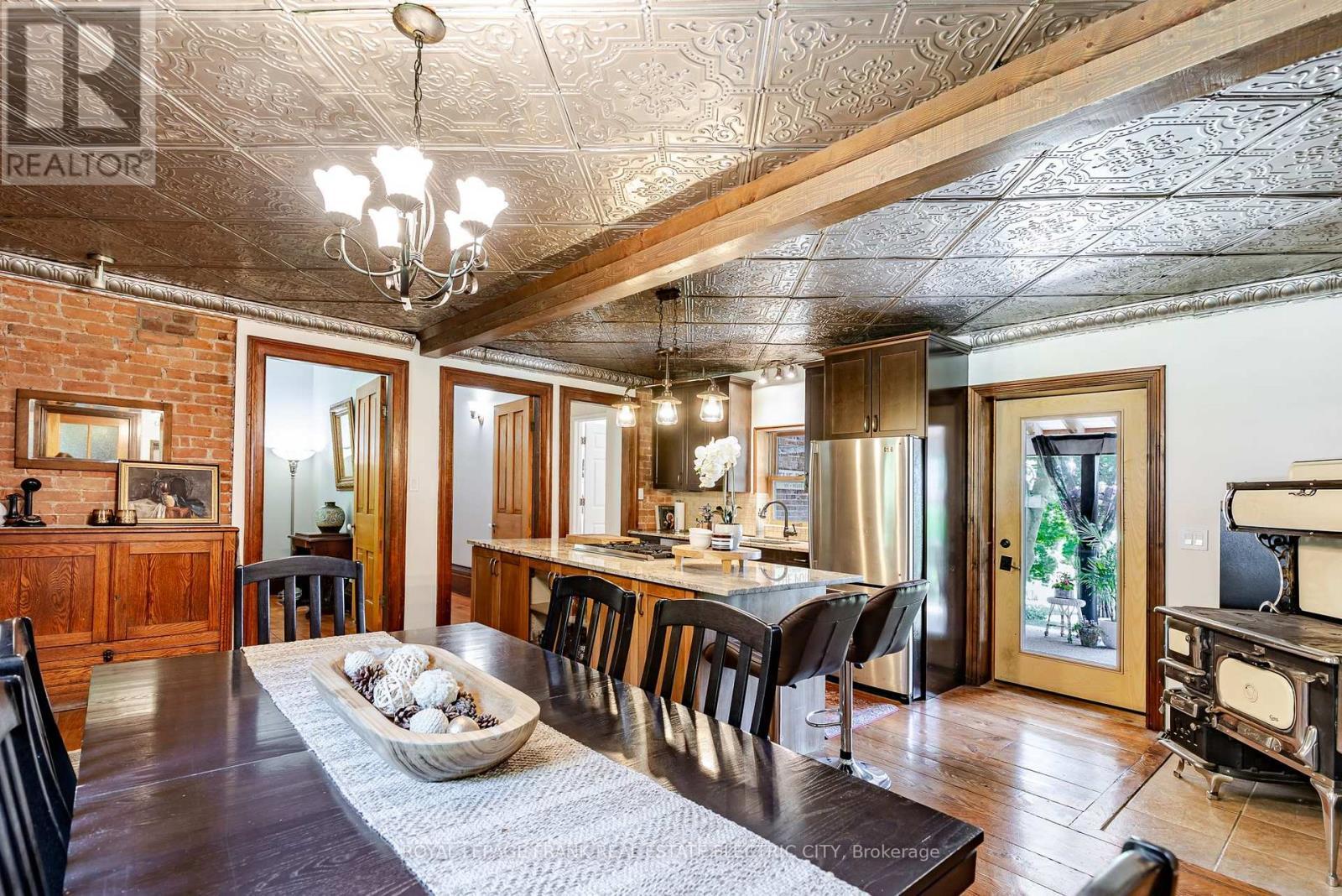












4242 CEDAR VALLEY ROAD

,
Clarington,




Ontario
L0B1M0

