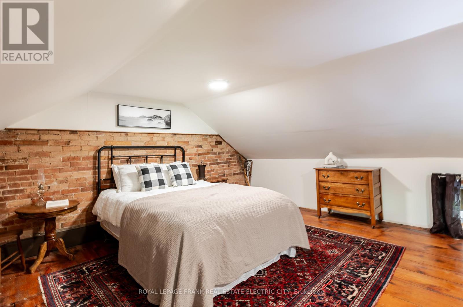 












4242 CEDAR VALLEY ROAD

,
Clarington,




Ontario
L0B1M0

