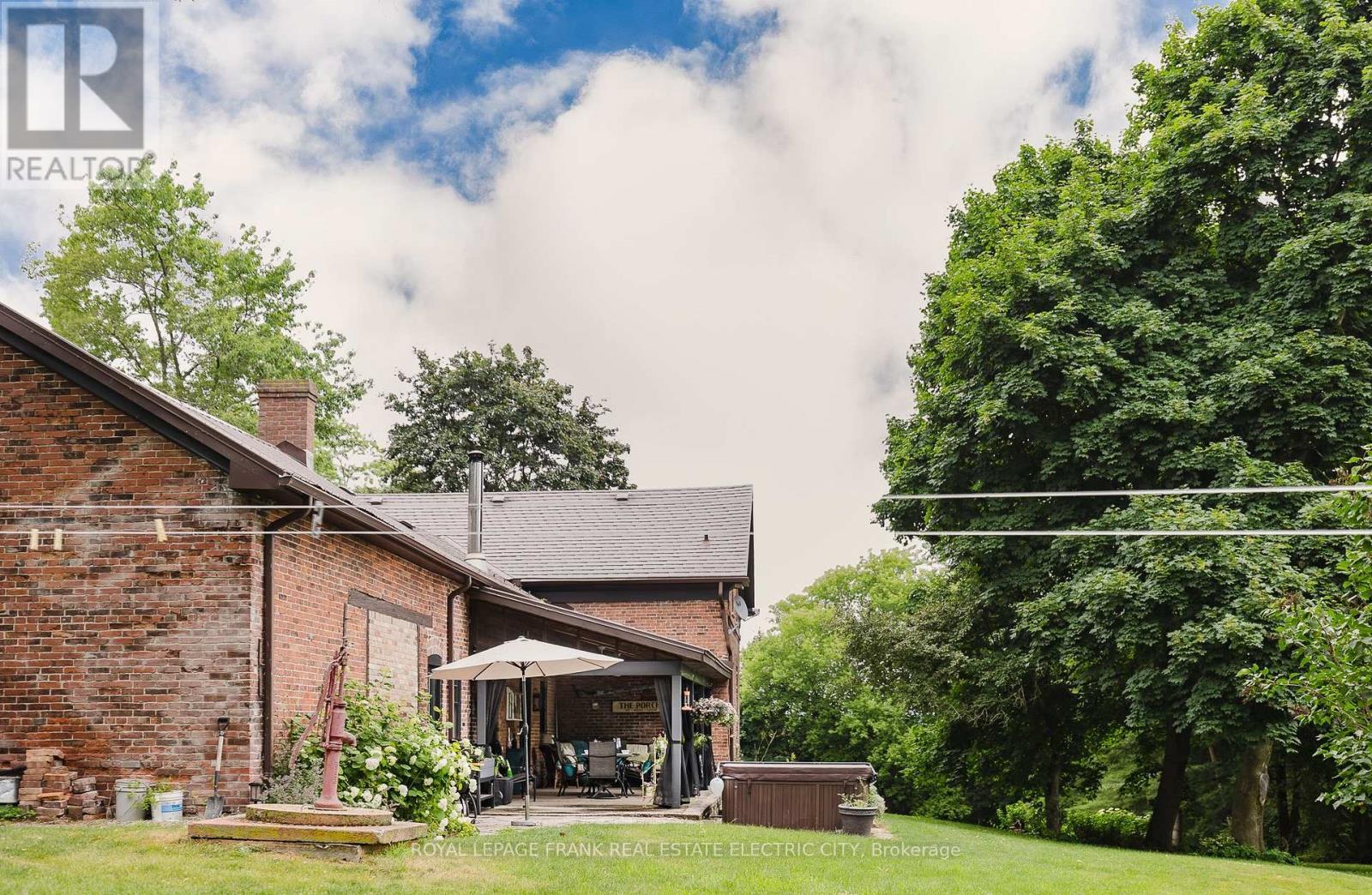 












4242 CEDAR VALLEY ROAD

,
Clarington,




Ontario
L0B1M0

