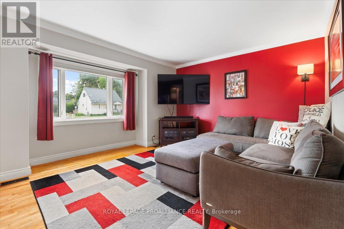 












9 SIXTH STREET

,
Belleville (Belleville Ward),




Ontario
K8N4S4

