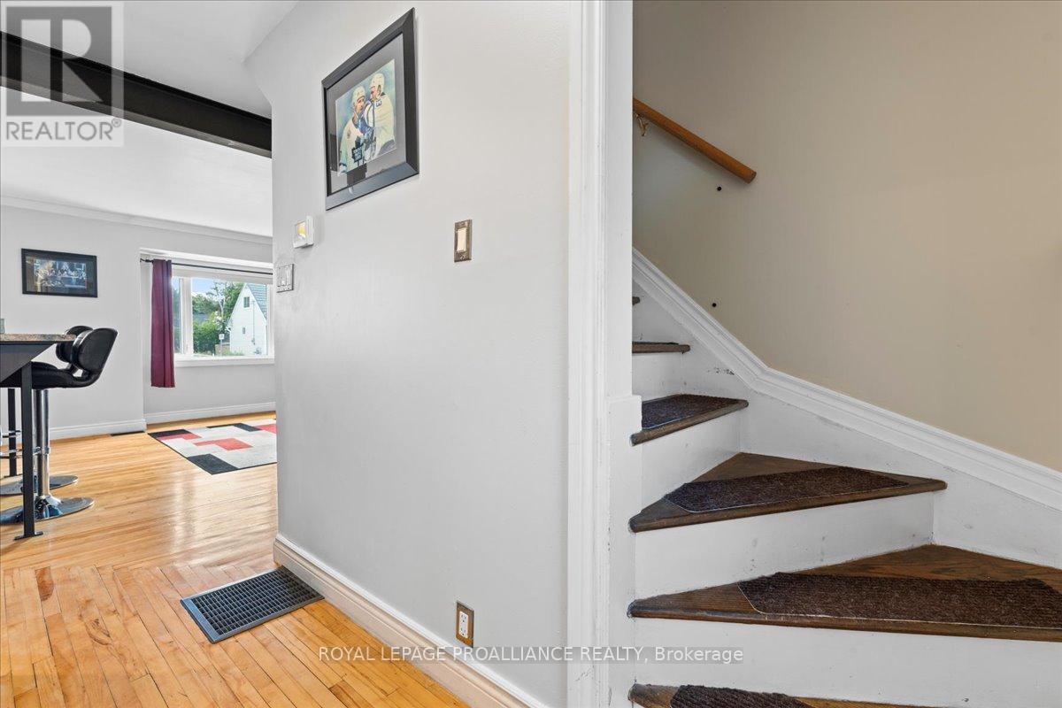 












9 SIXTH STREET

,
Belleville (Belleville Ward),




Ontario
K8N4S4

