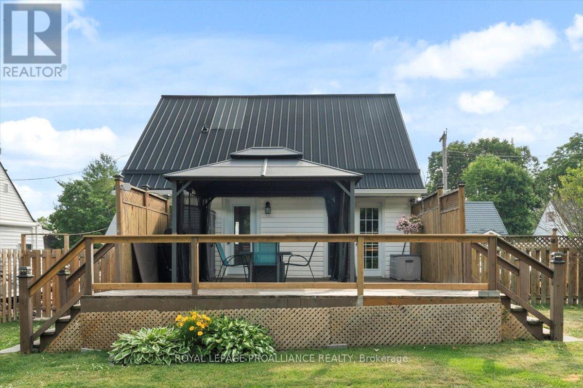












9 SIXTH STREET

,
Belleville (Belleville Ward),




Ontario
K8N4S4

