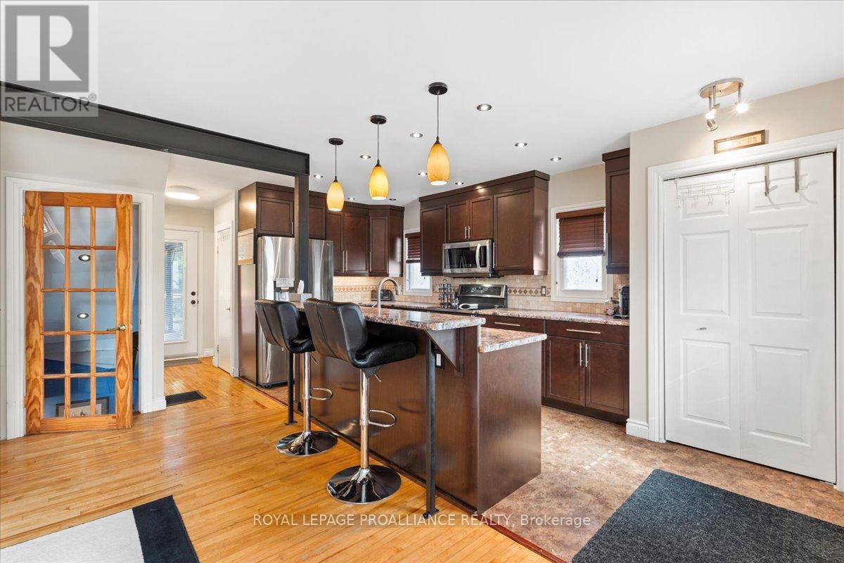 












9 SIXTH STREET

,
Belleville (Belleville Ward),




Ontario
K8N4S4

