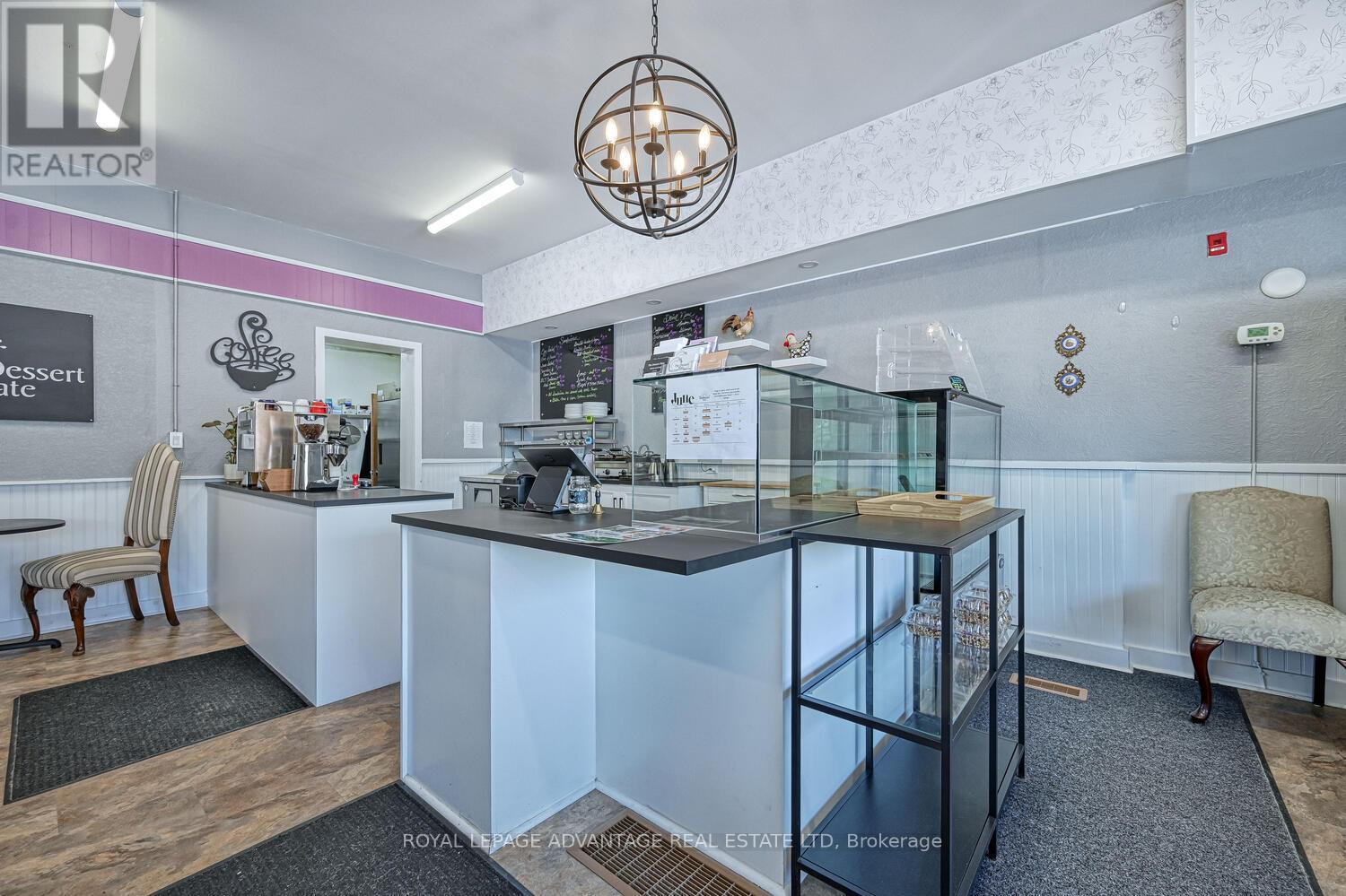 












5 MAIN STREET W

,
Smiths Falls,




Ontario
K7A2A8

