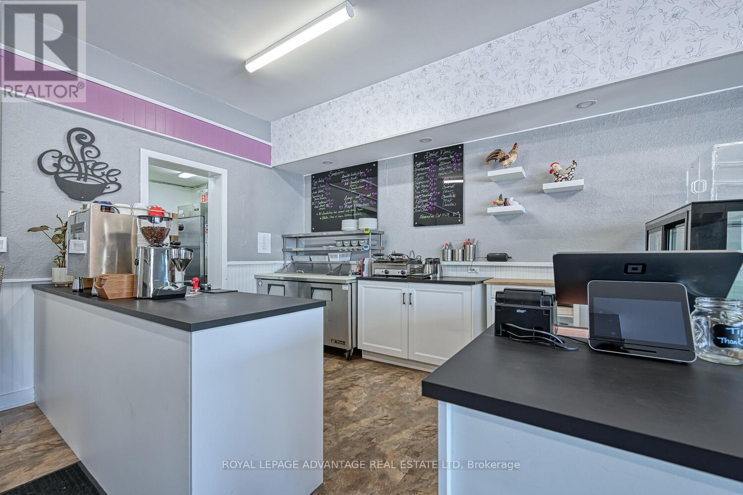 












5 MAIN STREET W

,
Smiths Falls,




Ontario
K7A2A8

