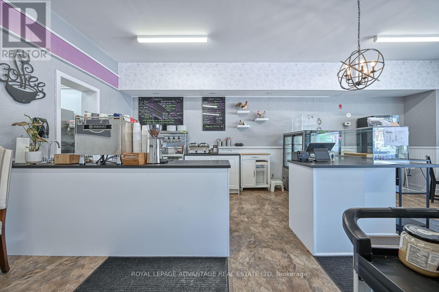 












5 MAIN STREET W

,
Smiths Falls,




Ontario
K7A2A8

