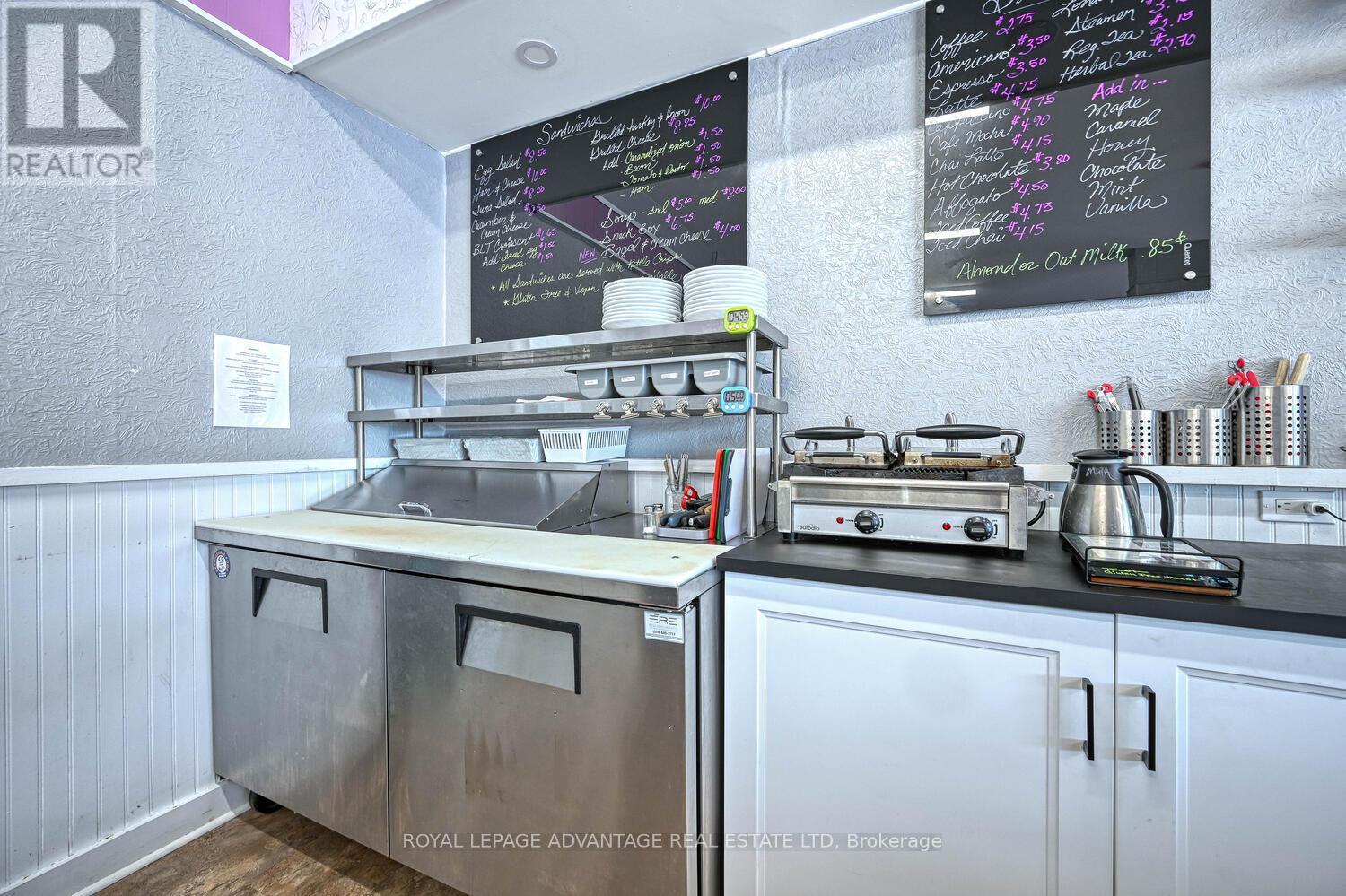 












5 MAIN STREET W

,
Smiths Falls,




Ontario
K7A2A8

