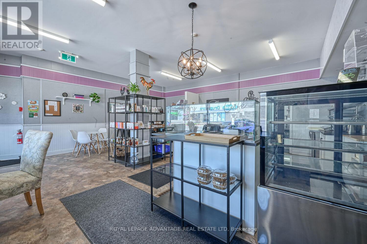 












5 MAIN STREET W

,
Smiths Falls,




Ontario
K7A2A8

