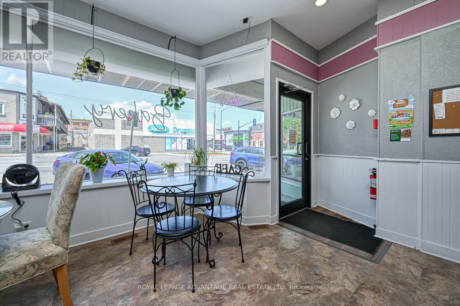 












5 MAIN STREET W

,
Smiths Falls,




Ontario
K7A2A8

