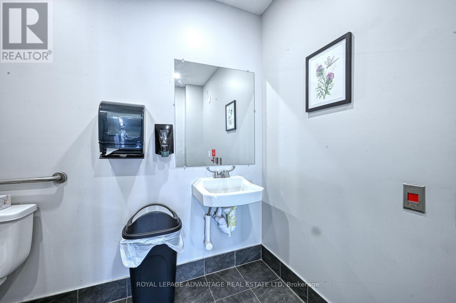 












5 MAIN STREET W

,
Smiths Falls,




Ontario
K7A2A8

