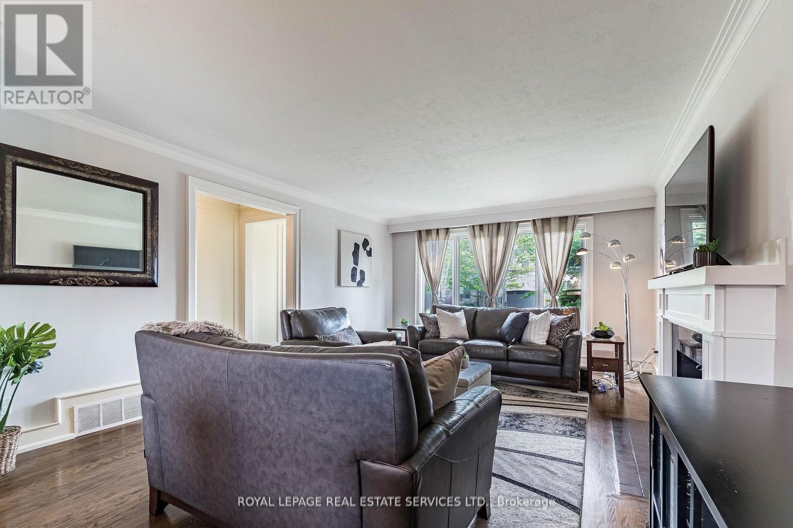 












42 GLEN AGAR DRIVE

,
Toronto,




Ontario
M9B5L9

