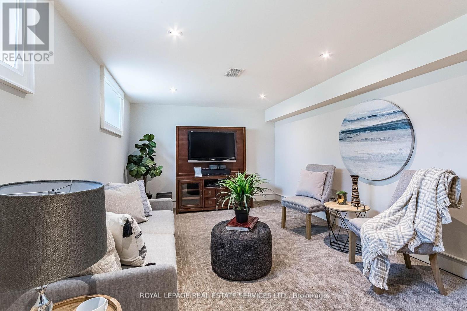 












42 GLEN AGAR DRIVE

,
Toronto,




Ontario
M9B5L9

