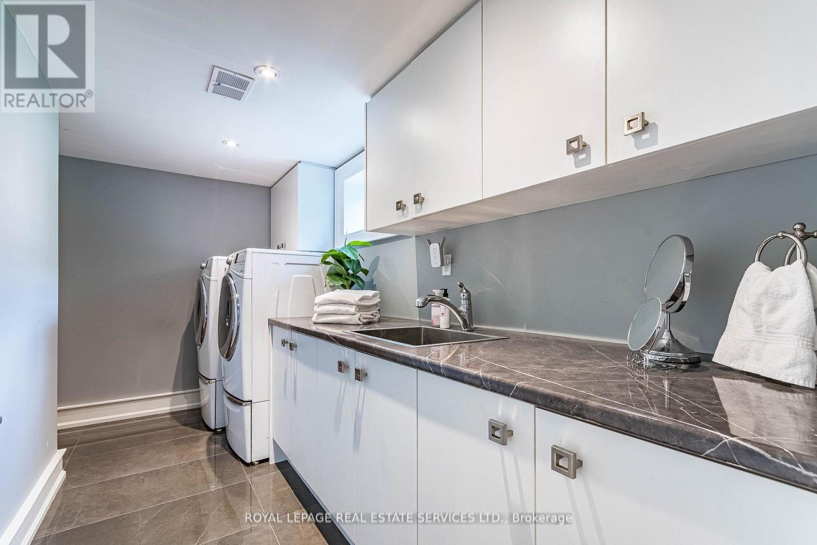 












42 GLEN AGAR DRIVE

,
Toronto,




Ontario
M9B5L9

