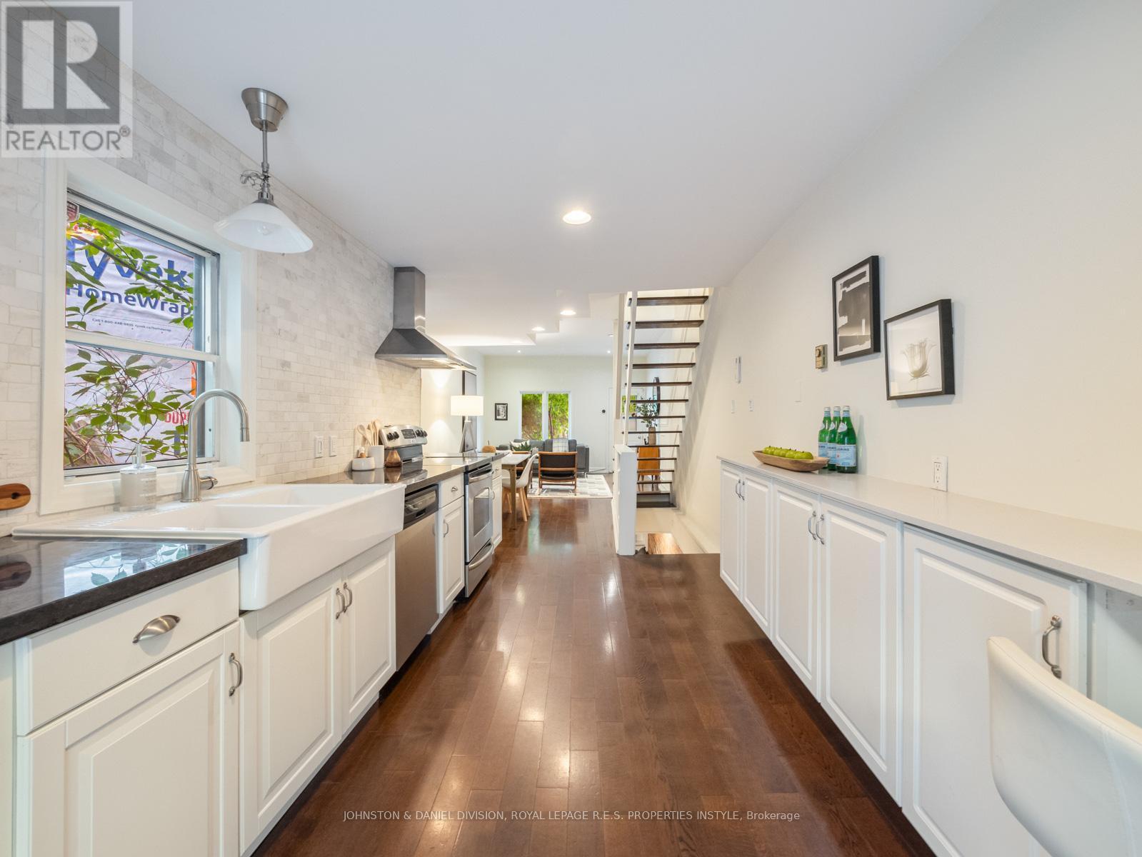 












77 WALNUT AVENUE

,
Toronto,




Ontario
M5V2S1

