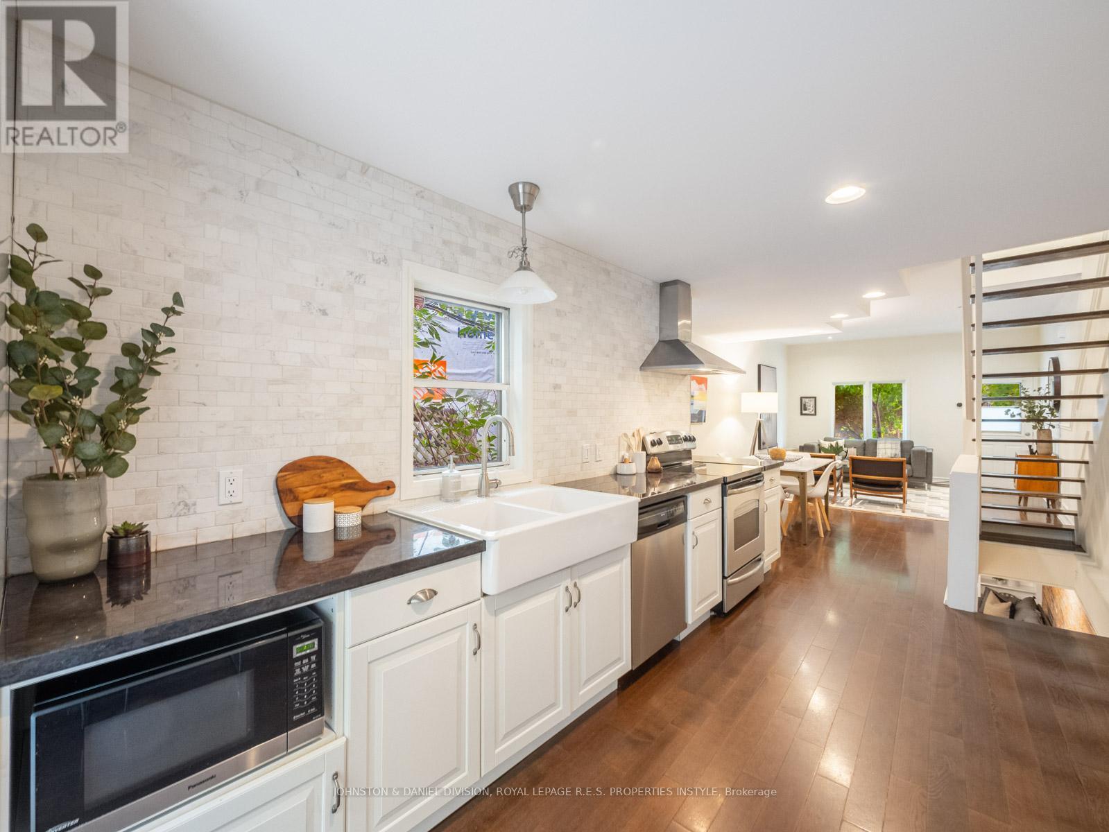 












77 WALNUT AVENUE

,
Toronto,




Ontario
M5V2S1

