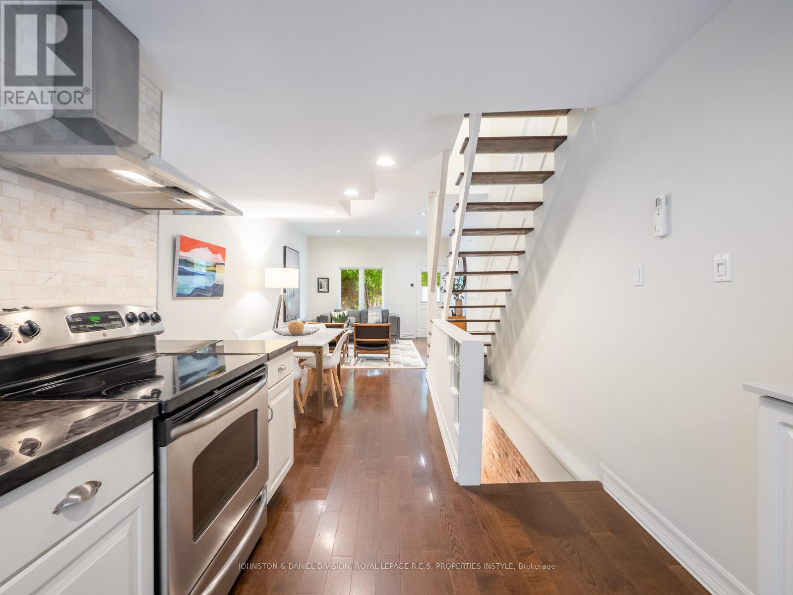 












77 WALNUT AVENUE

,
Toronto,




Ontario
M5V2S1

