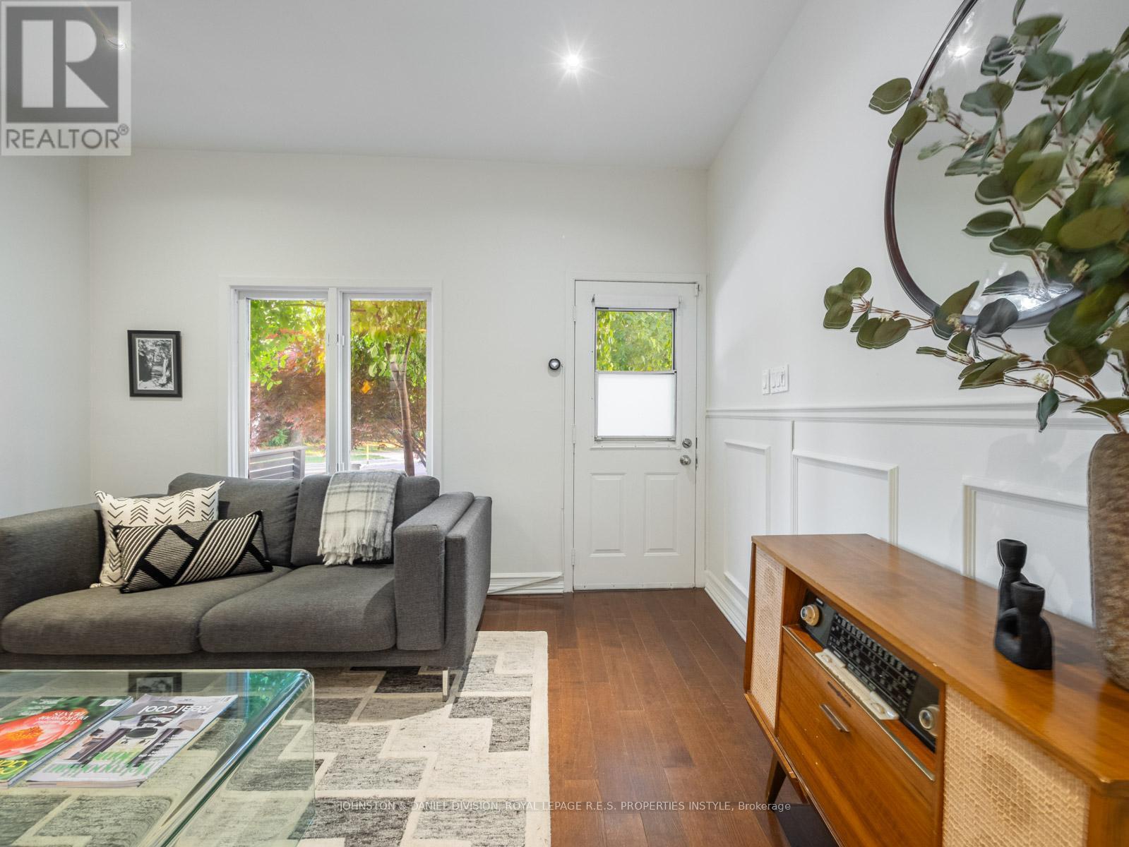 












77 WALNUT AVENUE

,
Toronto,




Ontario
M5V2S1

