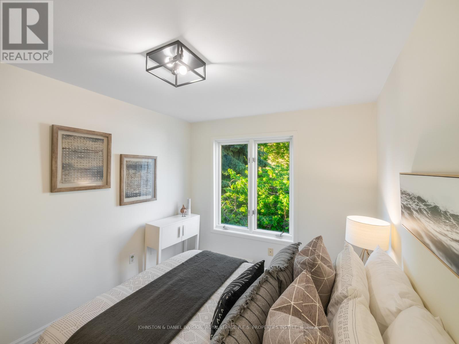












77 WALNUT AVENUE

,
Toronto,




Ontario
M5V2S1

