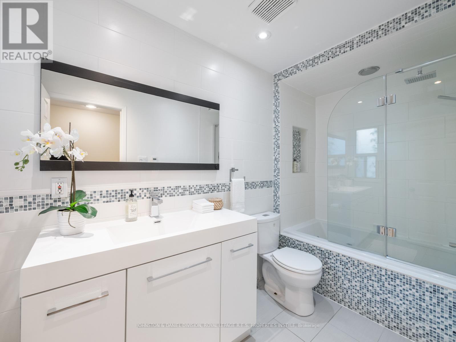 












77 WALNUT AVENUE

,
Toronto,




Ontario
M5V2S1

