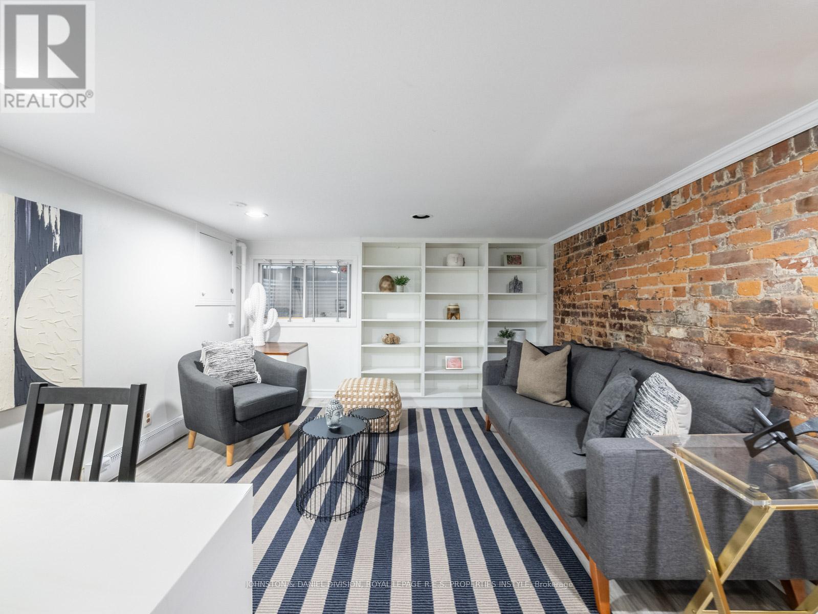 












77 WALNUT AVENUE

,
Toronto,




Ontario
M5V2S1

