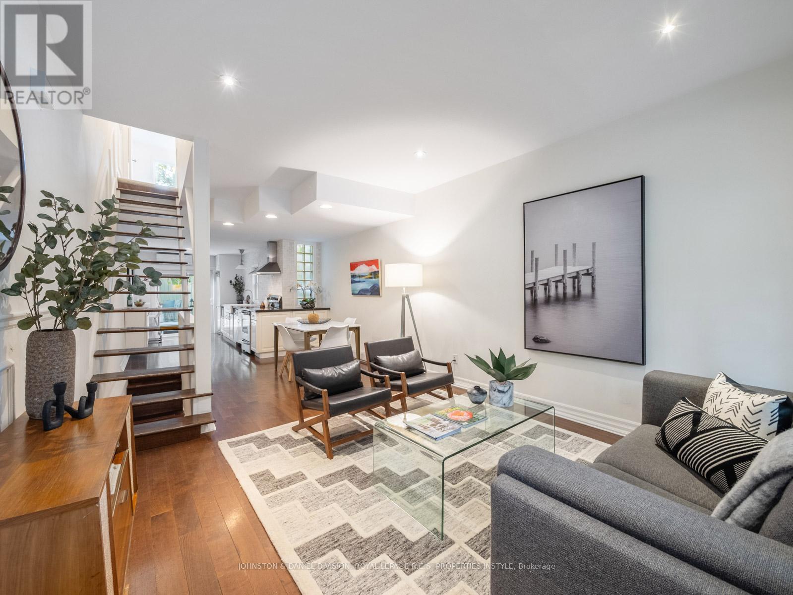 












77 WALNUT AVENUE

,
Toronto,




Ontario
M5V2S1

